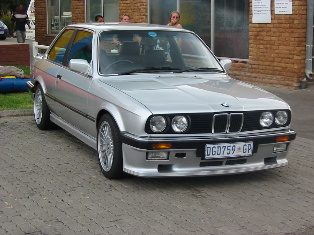 Запчасти бмв е30. БМВ е30. BMW e30 325i. BMW 333i. БМВ 3 е30 купе.