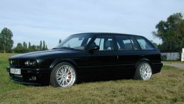 e30-touring-mtech2.jpg