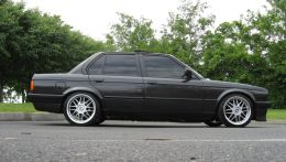 BMW-318-e30-седан.jpg